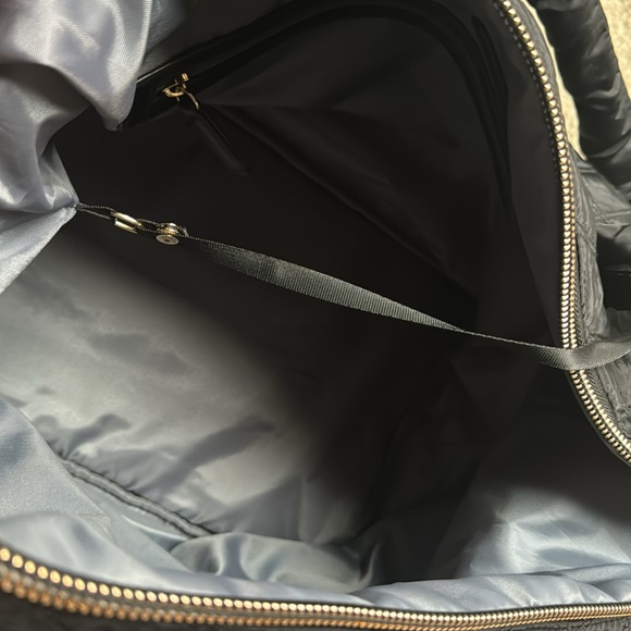 Joan & David 18“ Diamond Quilted Nylon Weekender Duffle Bag - used once. - Picture 6 of 16